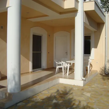 Carisma Apartmán Livadhákia